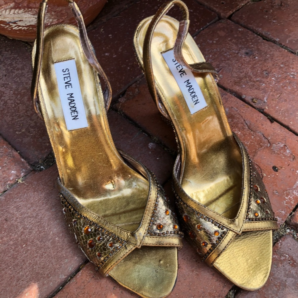 Steve Madden Fancy embellished bronze wedges.
